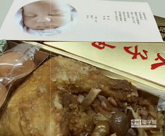 邱黎宽在脸书分享刘若英分送的油饭照片