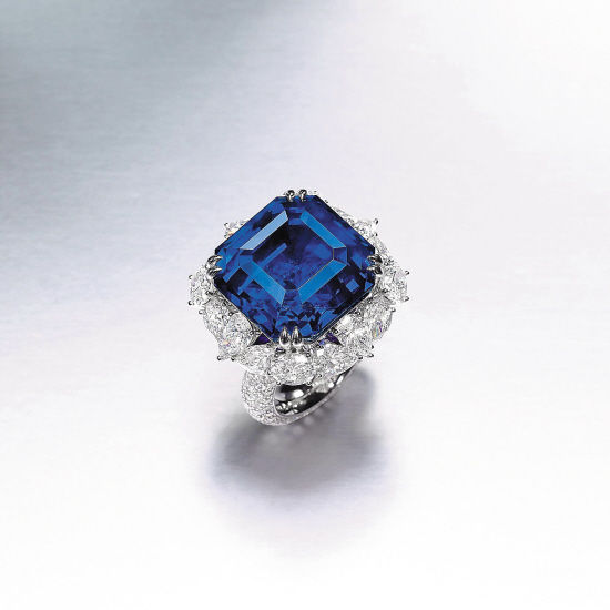 55.01克拉方形天然（缅甸抹谷）未经加热处理（皇家蓝色）蓝宝石配钻石戒指，2014年拍卖成交3363万元